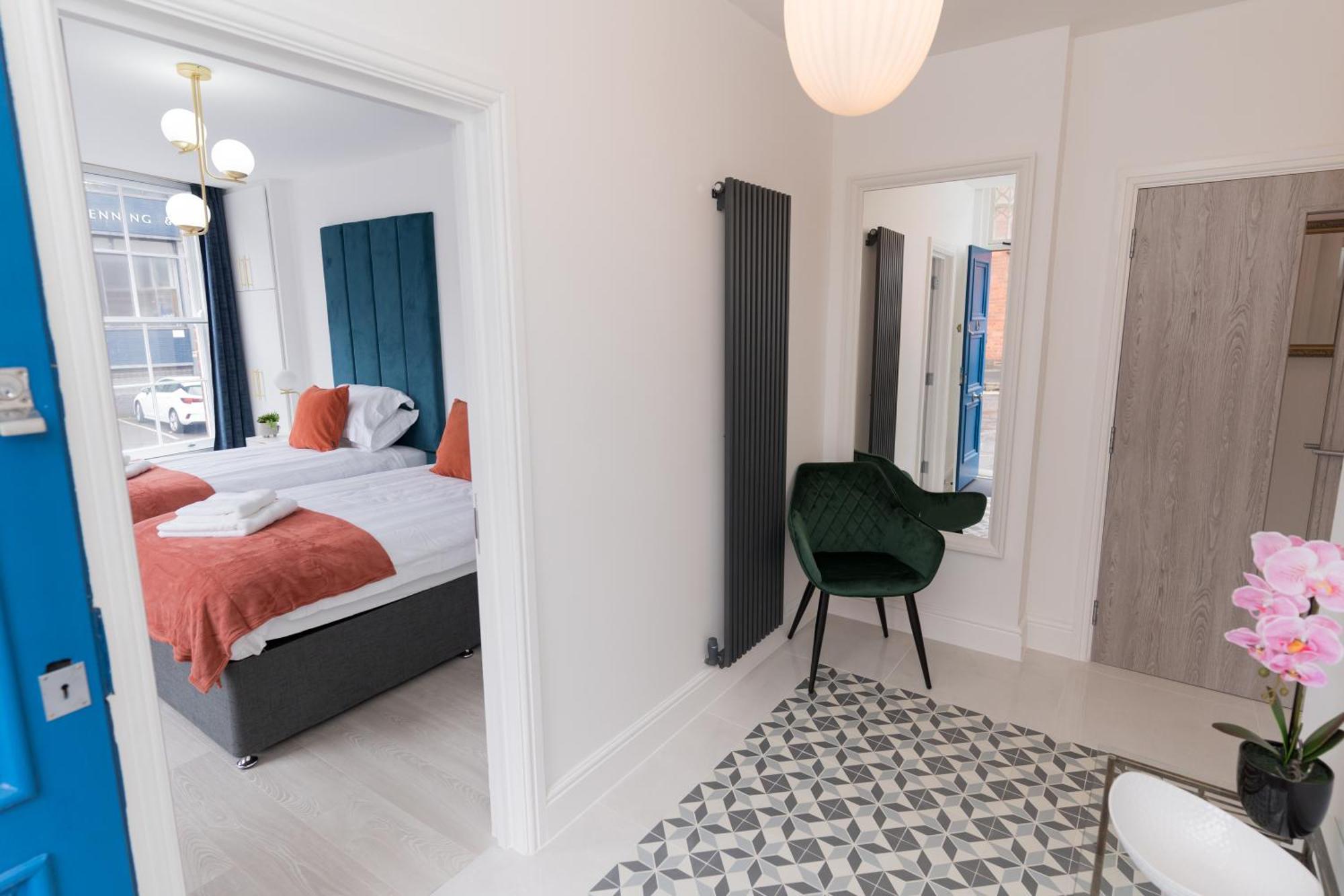 Luxurious 2 Bed Birmingham House Free Parking - Sleeps 6アパートメント エクステリア 写真