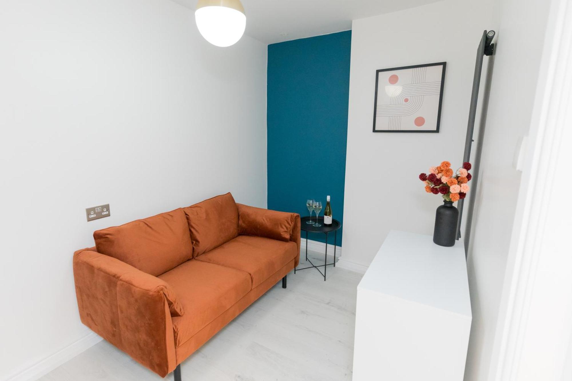 Luxurious 2 Bed Birmingham House Free Parking - Sleeps 6アパートメント エクステリア 写真