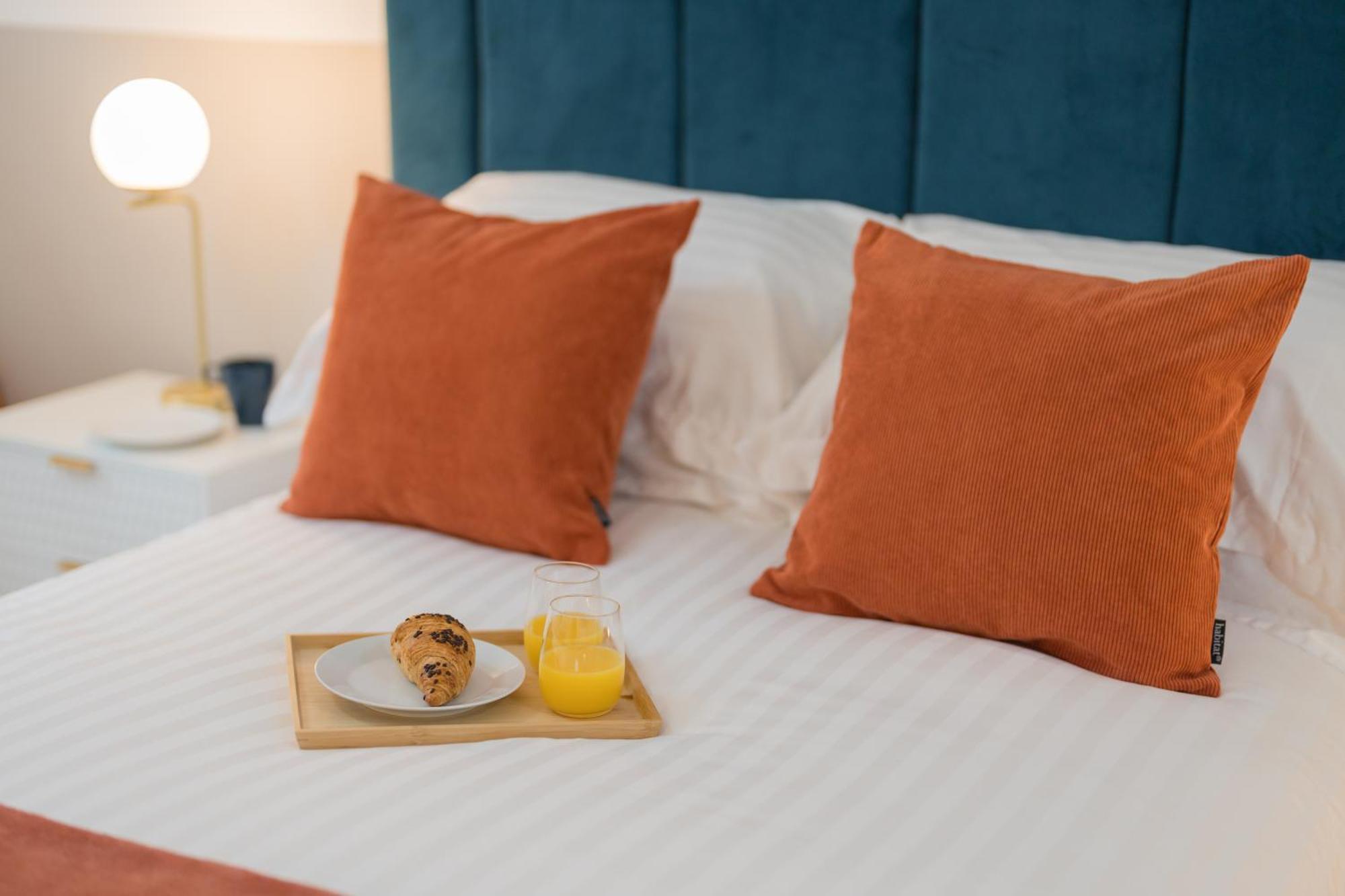 Luxurious 2 Bed Birmingham House Free Parking - Sleeps 6アパートメント エクステリア 写真