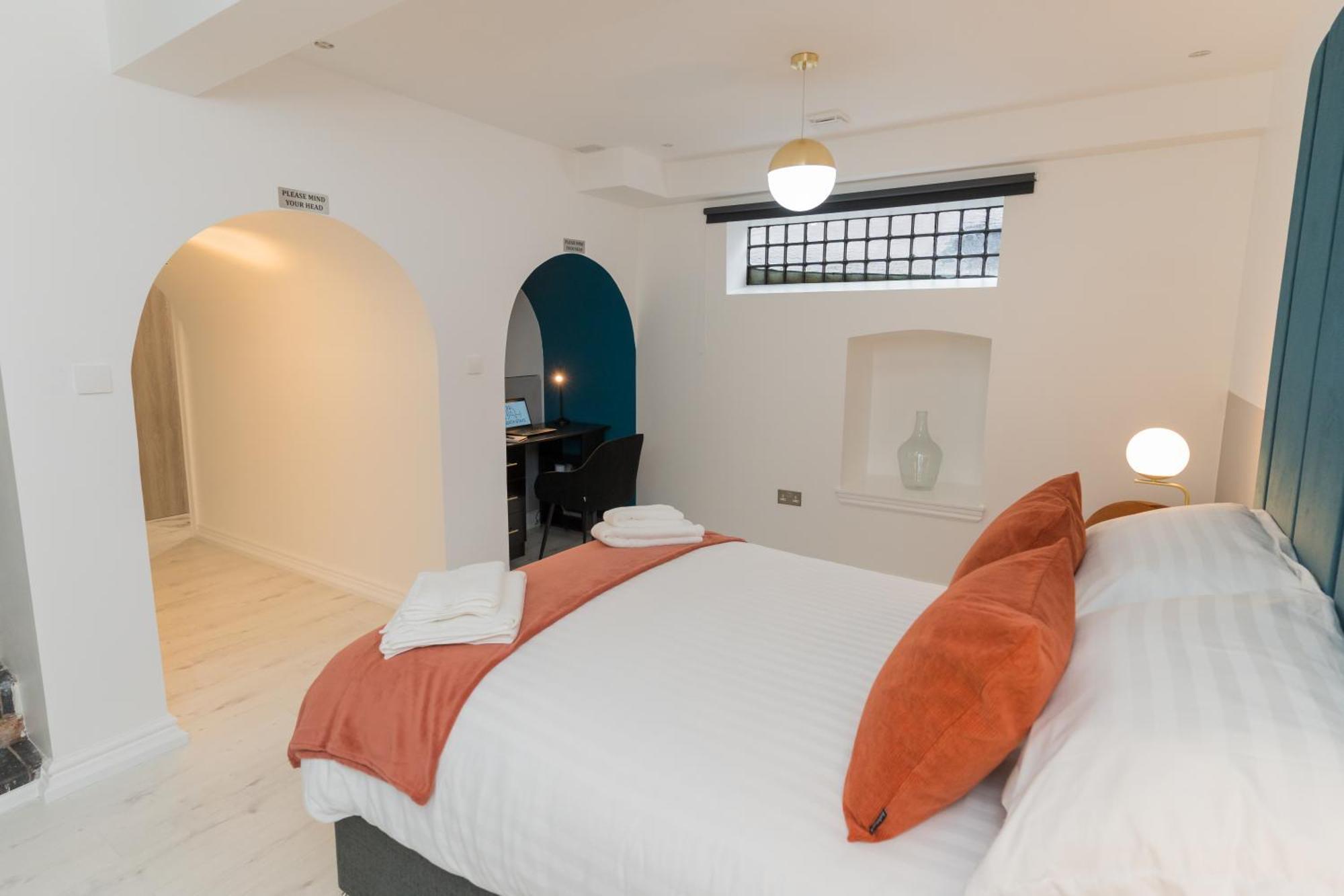 Luxurious 2 Bed Birmingham House Free Parking - Sleeps 6アパートメント エクステリア 写真