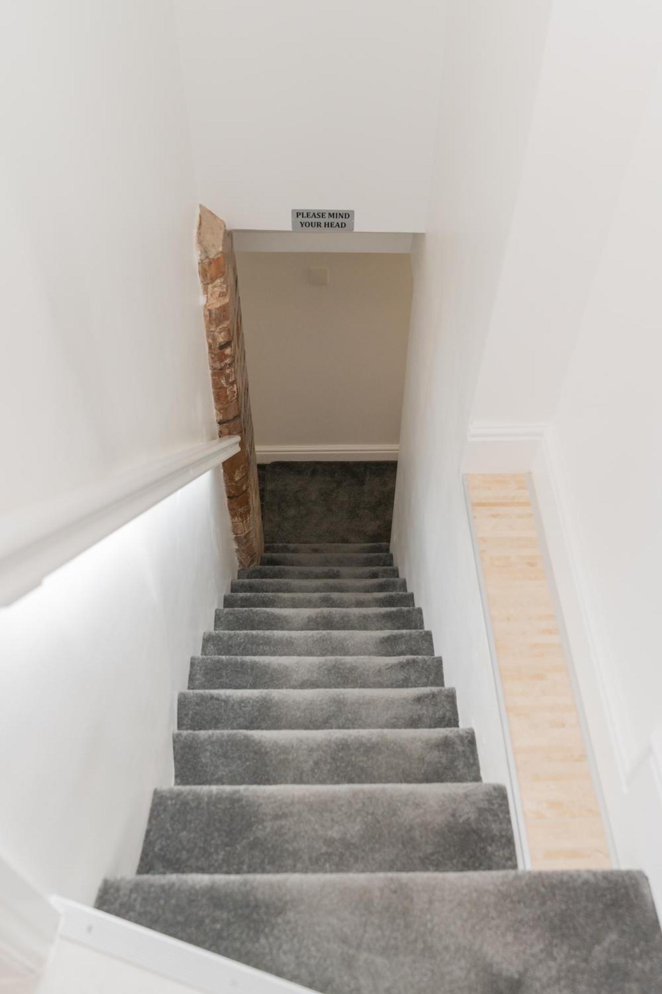 Luxurious 2 Bed Birmingham House Free Parking - Sleeps 6アパートメント エクステリア 写真