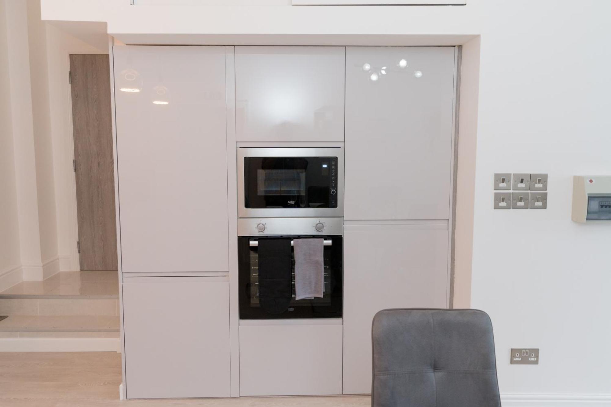 Luxurious 2 Bed Birmingham House Free Parking - Sleeps 6アパートメント エクステリア 写真